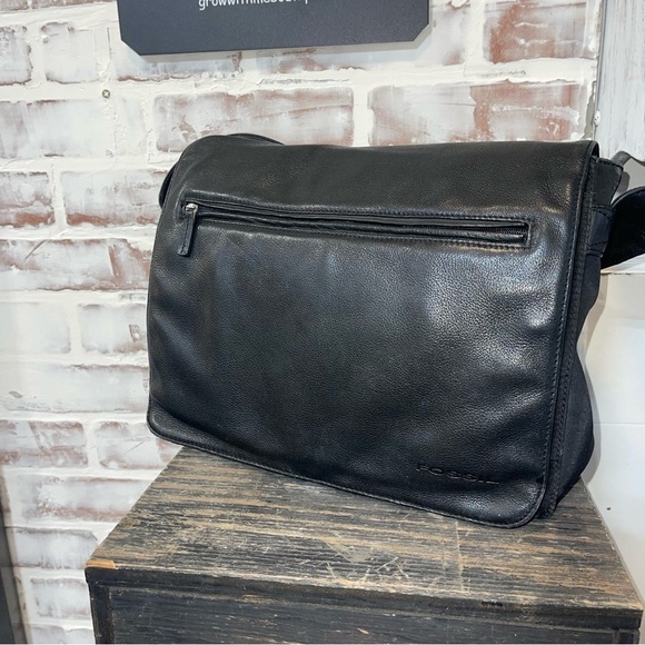 Fossil Other - Fossil midi Black Leather Messenger Bag